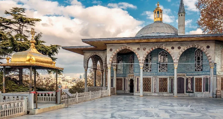 Istanbul Topkapi Palace and Harem Small-Group Guided Tour (Group tour in English)