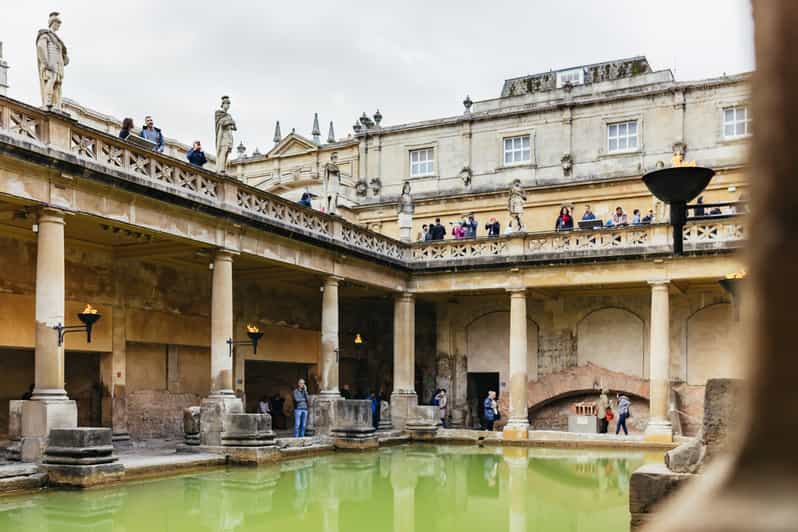 Windsor Castle, Roman Baths & Stonehenge Tour