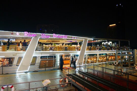 River Star Princess Dinner Cruise: Bangkok Chao Phraya River