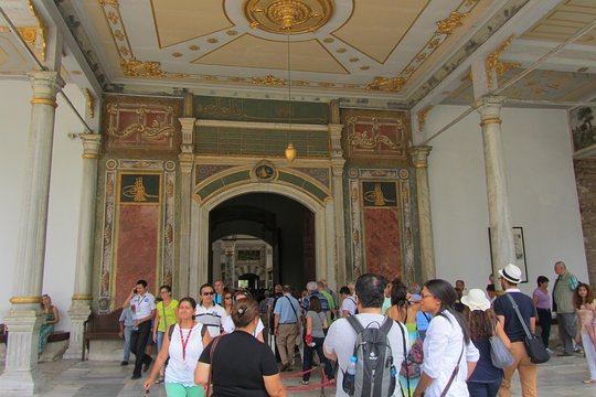 Istanbul Topkapi Palace and Harem Small-Group Guided Tour (Group tour in English)
