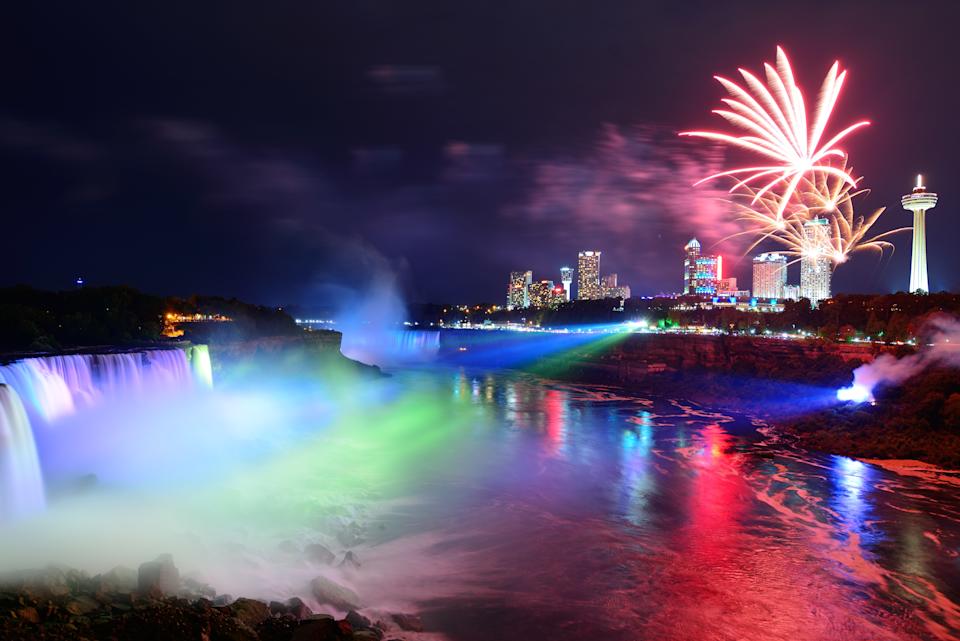 Niagara Falls Evening Tour with Boat and Dinner
