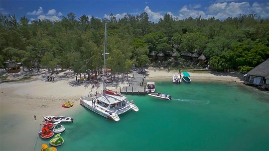 Full-Day Catamaran Cruise to Île aux Cerfs with BBQ Lunch (Catamran isle aux cerfs) (CHAMAREL)