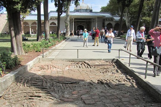 Istanbul Topkapi Palace and Harem Small-Group Guided Tour (Group tour in English)