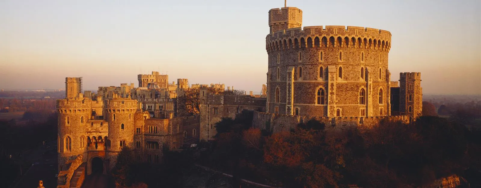 Windsor Castle Stonehenge and Bath Tour - Book Tickets for 2025