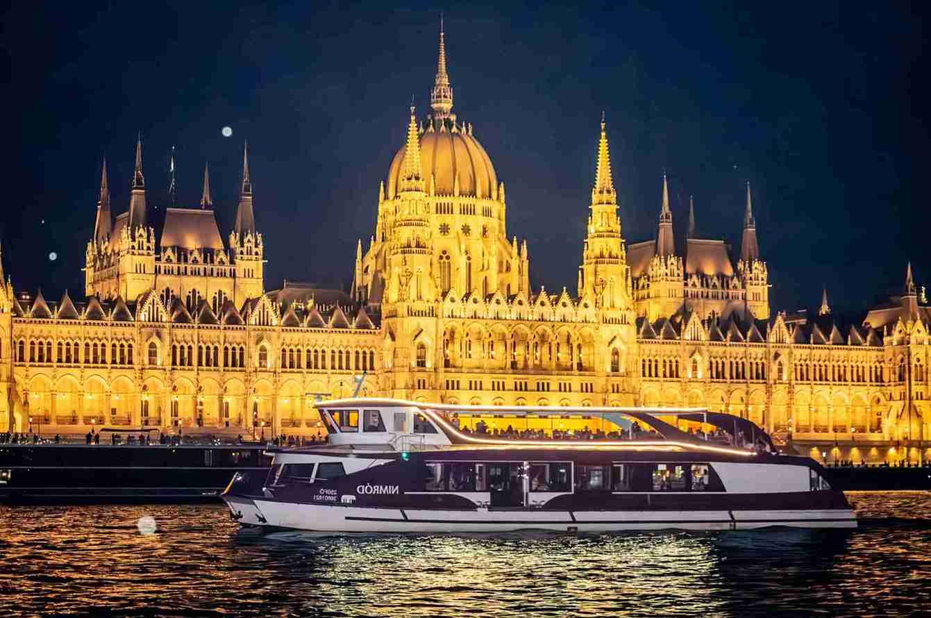 Nighttime or Daytime Sightseeing Cruise