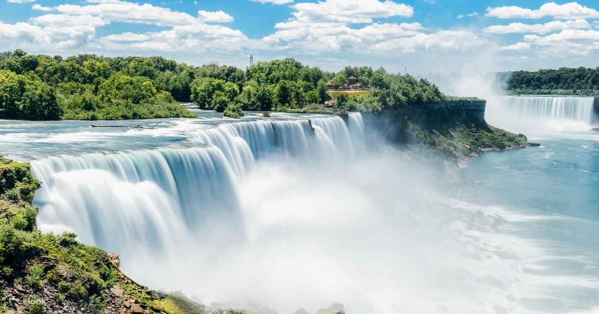 Niagara Falls all inclusive tour with skip-the-line boat and lunch