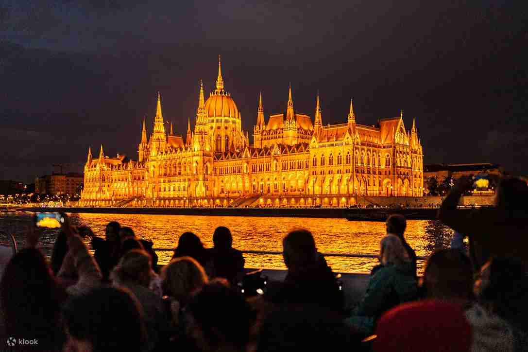 Nighttime or Daytime Sightseeing Cruise