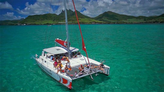 Full-Day Catamaran Cruise to Île aux Cerfs with BBQ Lunch (Catamran isle aux cerfs) (CHAMAREL)