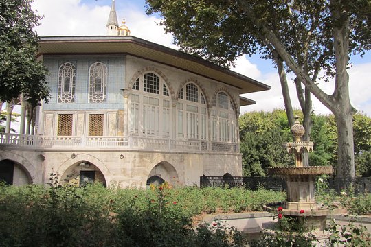 Istanbul Topkapi Palace and Harem Small-Group Guided Tour (Group tour in English)