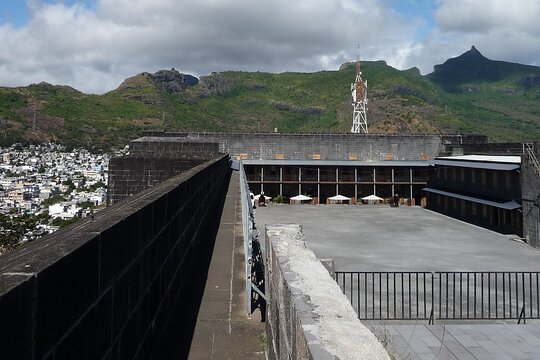 Discovering the North of Mauritius: Full-day incl Botanical garden & lunch (Trou d'Eau Douce)