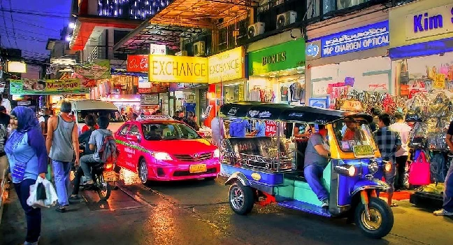 Bangkok by Night: Temples, Markets & Food Tuk-Tuk Tour