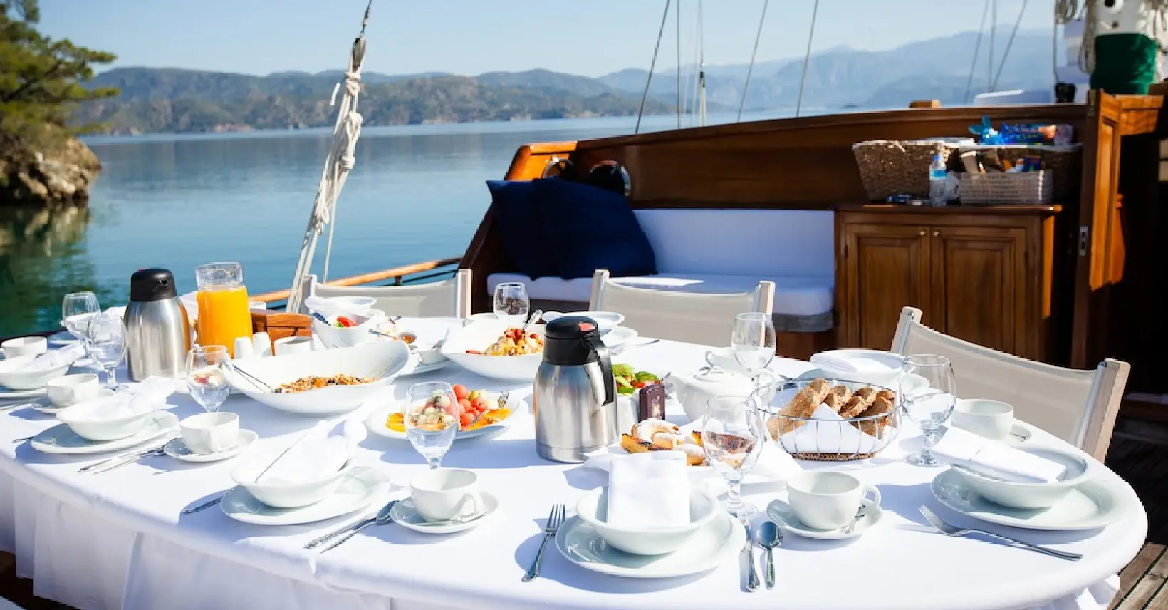 Hartbeespoort: 2-Hour Dam Cruise with South African Food