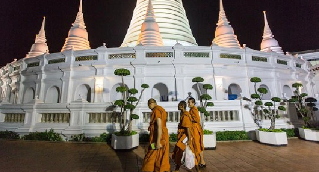 Bangkok by Night: Temples, Markets & Food Tuk-Tuk Tour