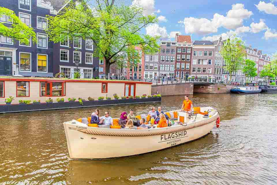 Amsterdam Open Boat Cruise with Drinks and Snacks