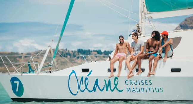Full-Day Catamaran Cruise to Île aux Cerfs with BBQ Lunch (Catamran isle aux cerfs) (CHAMAREL)