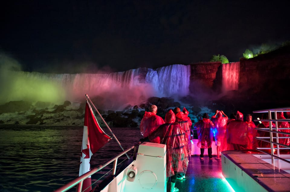 Niagara Falls Evening Tour with Boat and Dinner