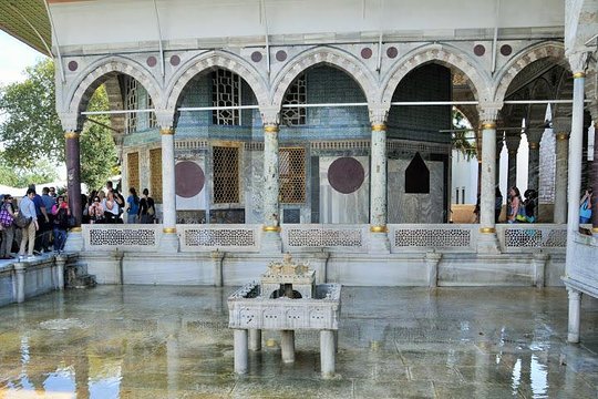 Istanbul Topkapi Palace and Harem Small-Group Guided Tour (Group tour in English)