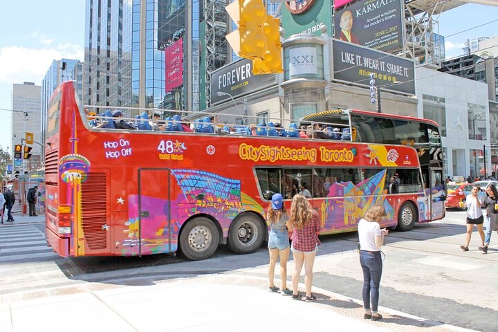 City SightsCity Sightseeing Toronto Hop-On Hop-Off Bus Toureeing Toronto Tour 