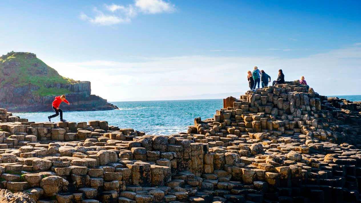 Giants Causeway and Belfast Day Tour from Dublin