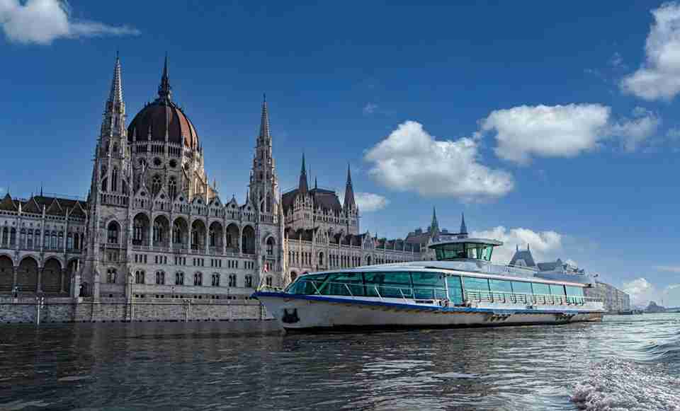 Nighttime or Daytime Sightseeing Cruise