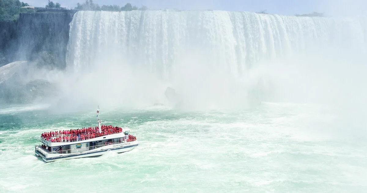 Niagara Falls all inclusive tour with skip-the-line boat and lunch