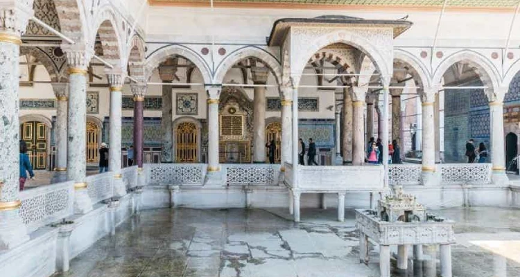 Istanbul Topkapi Palace and Harem Small-Group Guided Tour (Group tour in English)