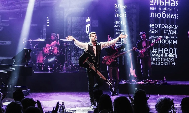 Jonys Big Solo Concert in Dubai