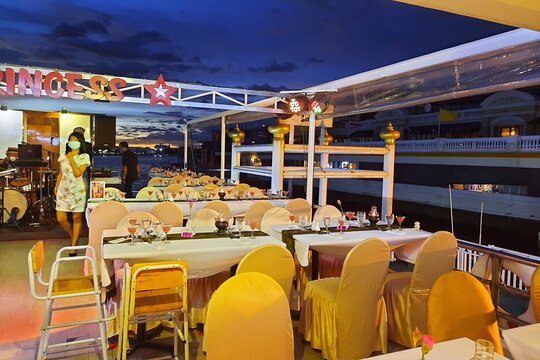 River Star Princess Dinner Cruise: Bangkok Chao Phraya River