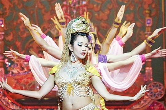 Pattaya Alcazar Cabaret Ladyboy show with round trip pick up service from hotel
