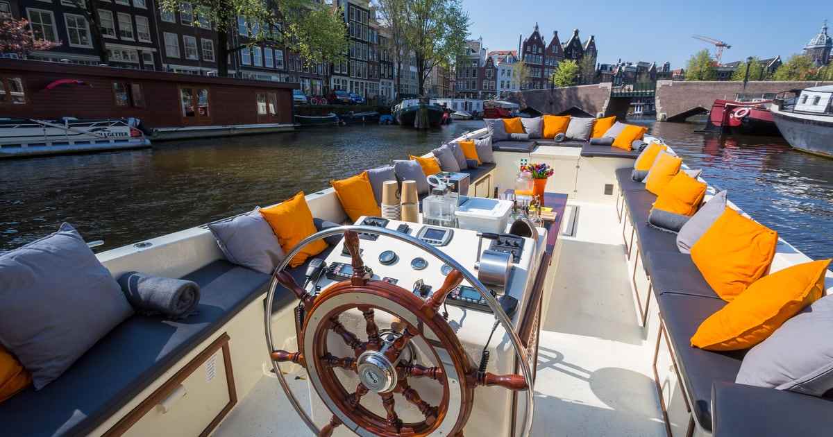 Amsterdam Open Boat Cruise with Drinks and Snacks